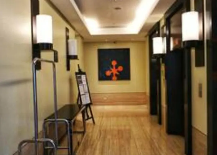 Apartahotel Bgc South Of Market Near Sm Aura Manila